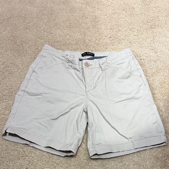 Lee Khaki Regular Fit Shorts - Picture 1 of 4